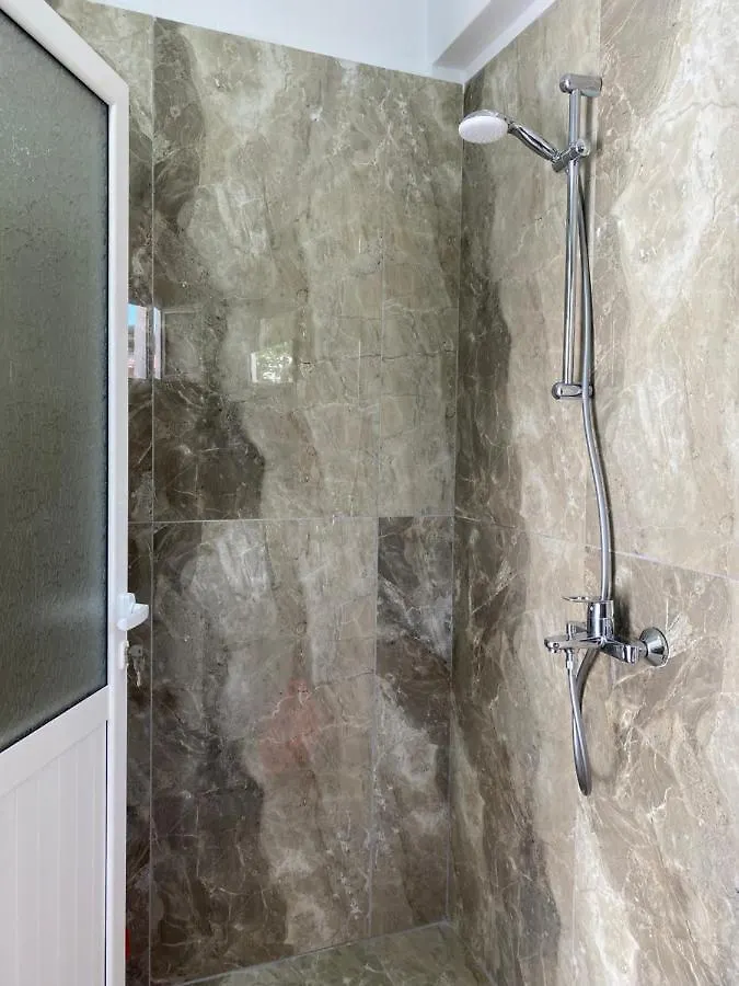 Jona Rooms Himare Appartement