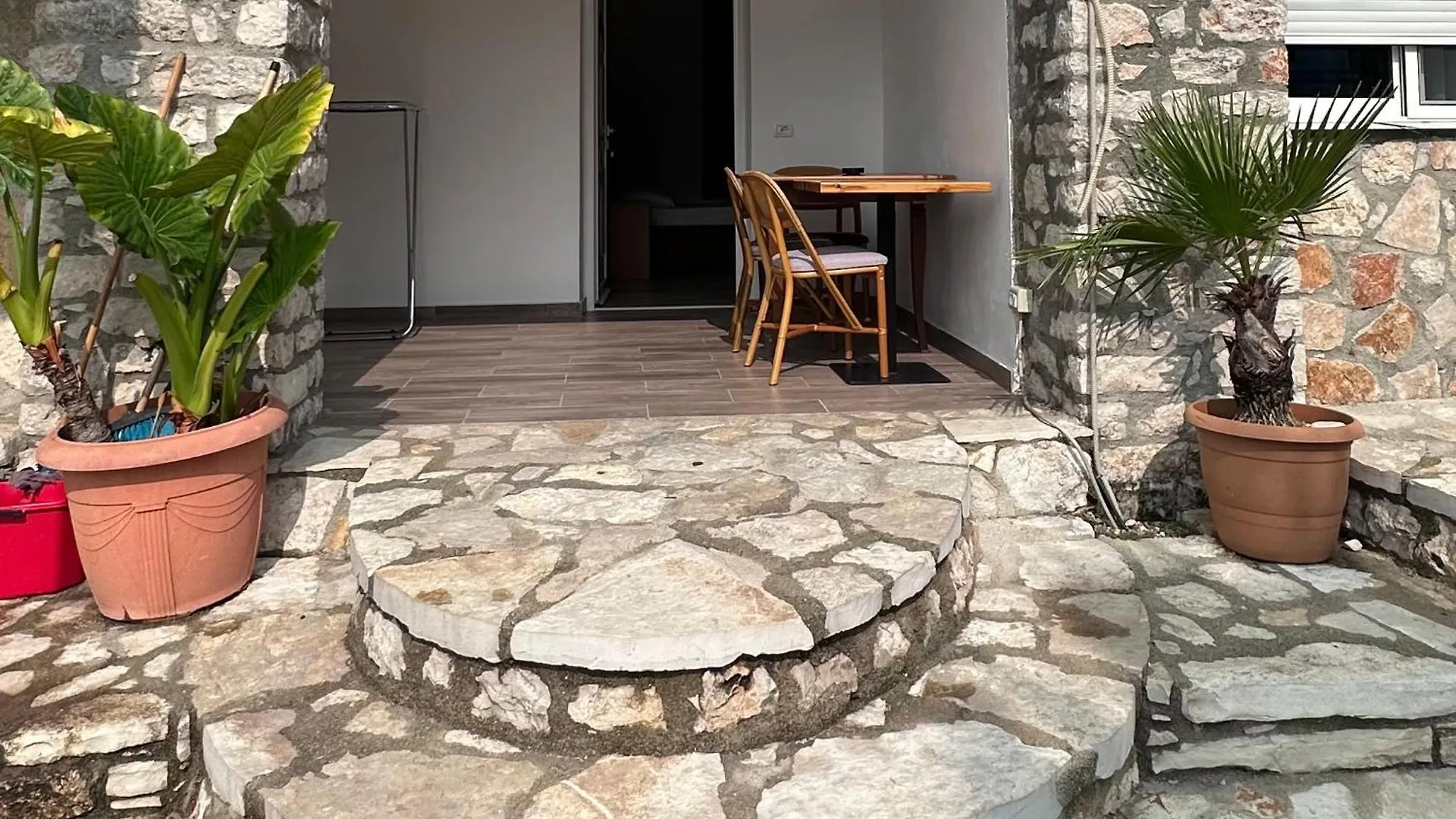 Jona Rooms Himarë 0*,