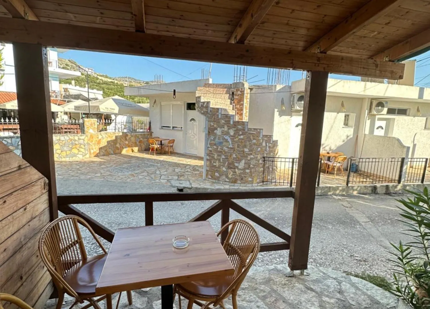 Jona Rooms Himare 0*,  Albania