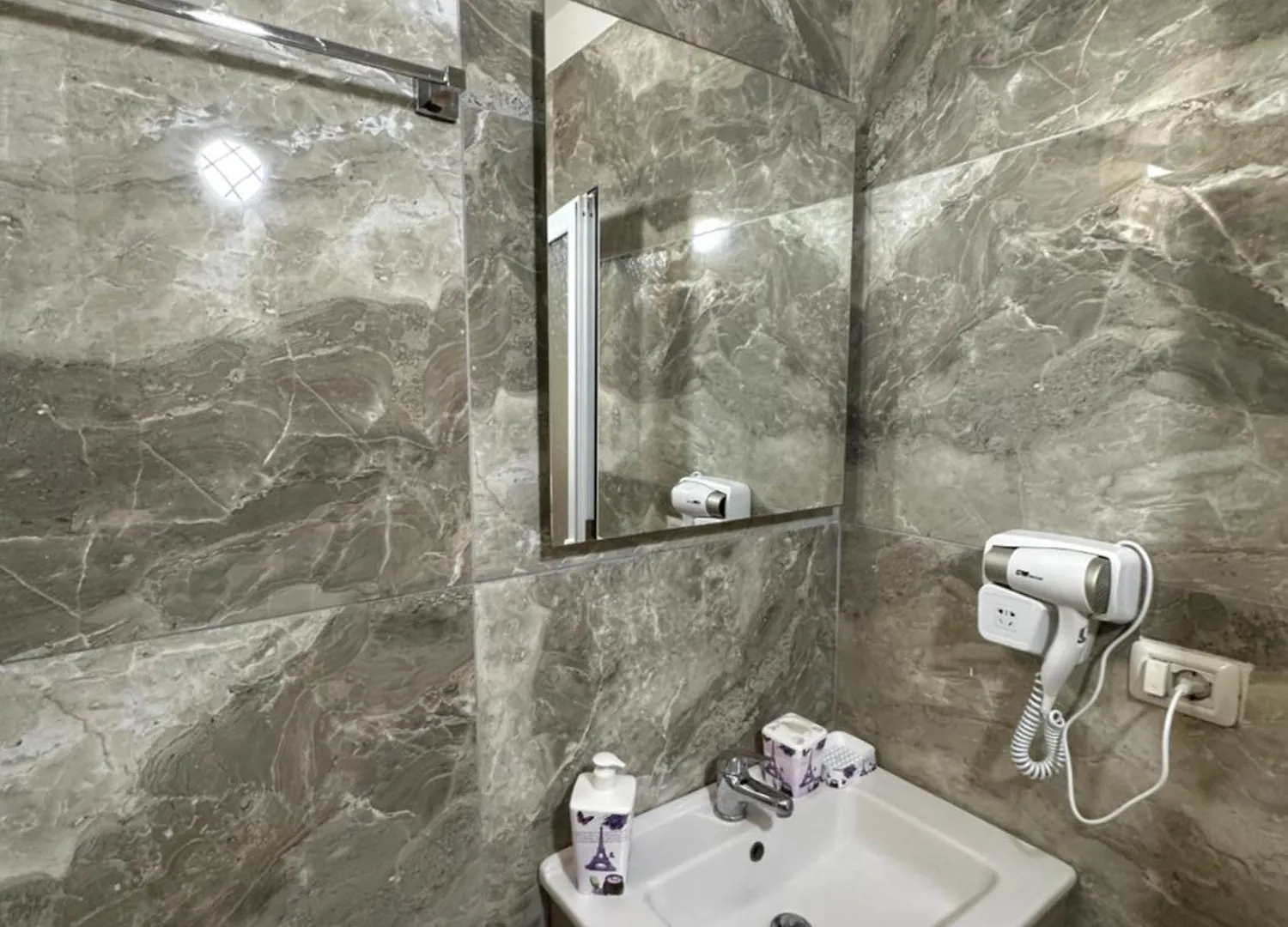 Apartment Jona Rooms Himare