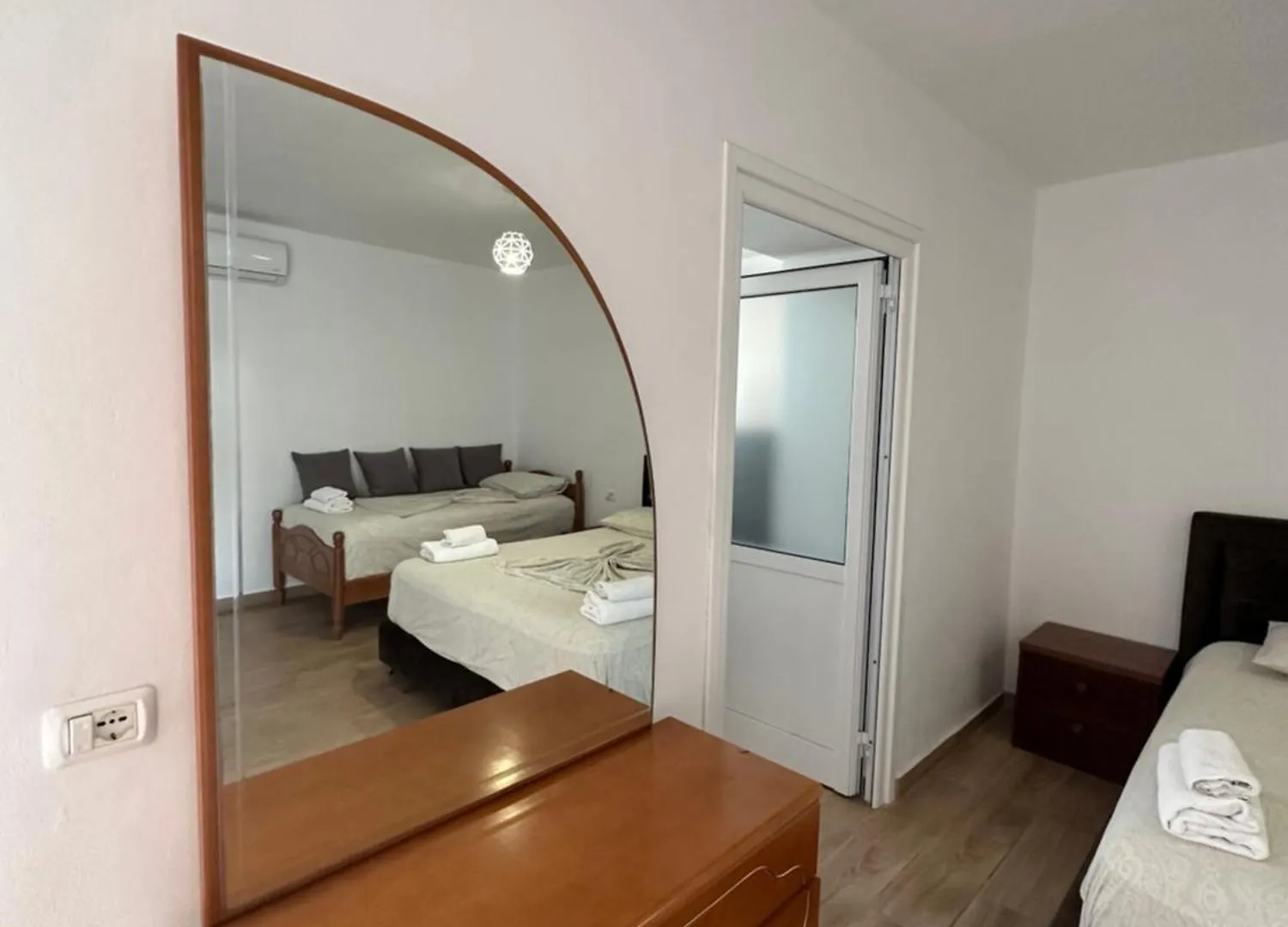 Jona Rooms Himare 0*,  Albania