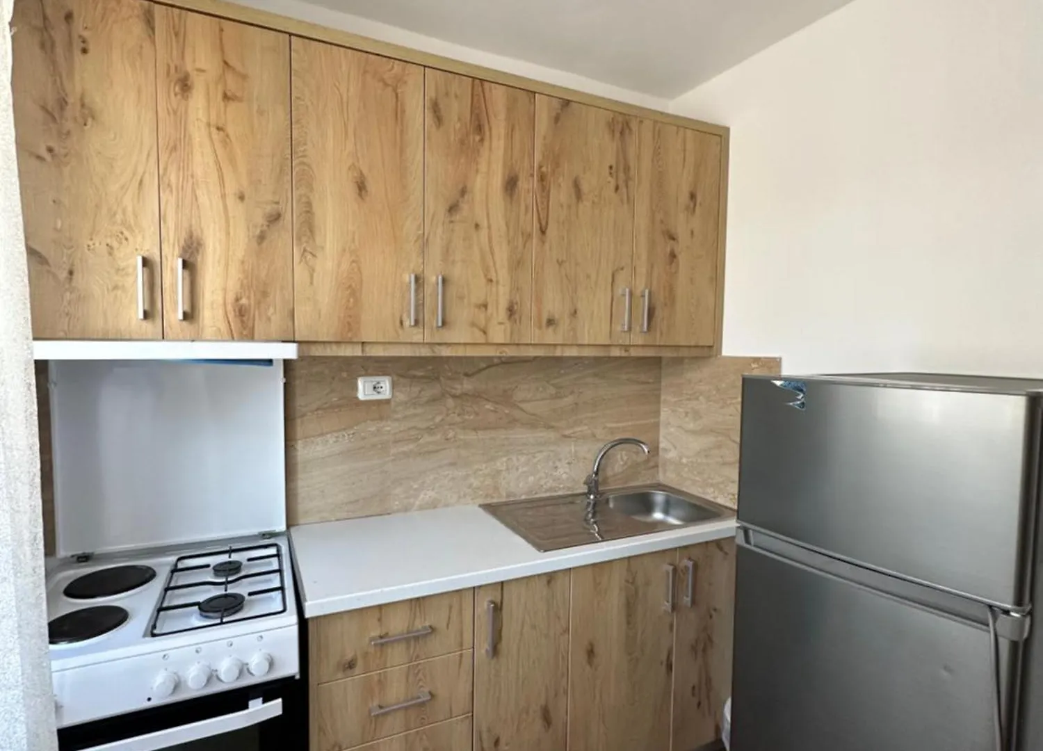 Jona Rooms Himare 0*,