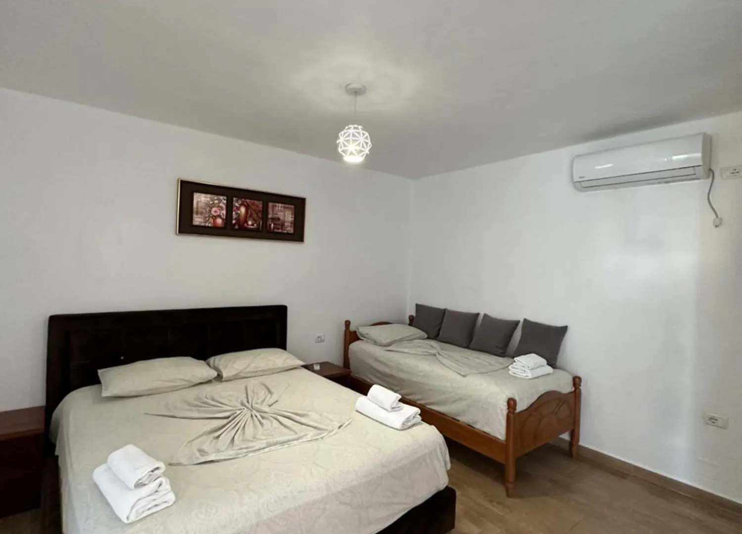 Jona Rooms Himare Albania